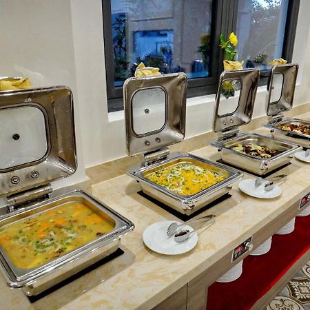 Crown Nguyen Hoang Hotel Nha Trang Bagian luar foto