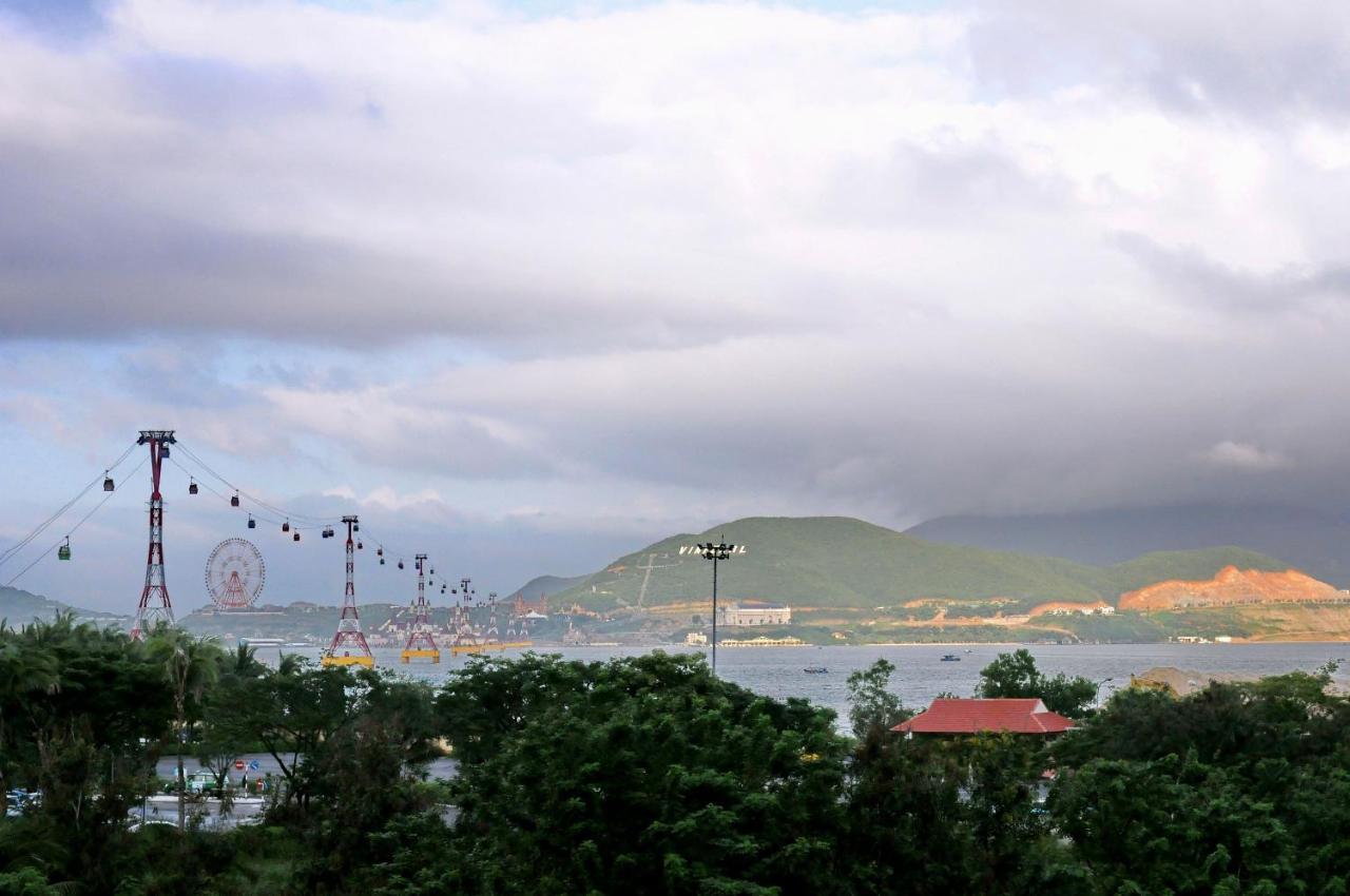 Crown Nguyen Hoang Hotel Nha Trang Bagian luar foto