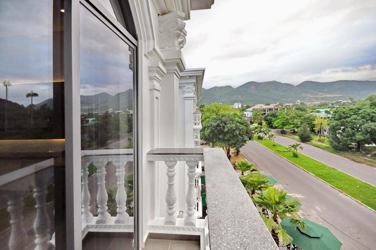 Crown Nguyen Hoang Hotel Nha Trang Bagian luar foto
