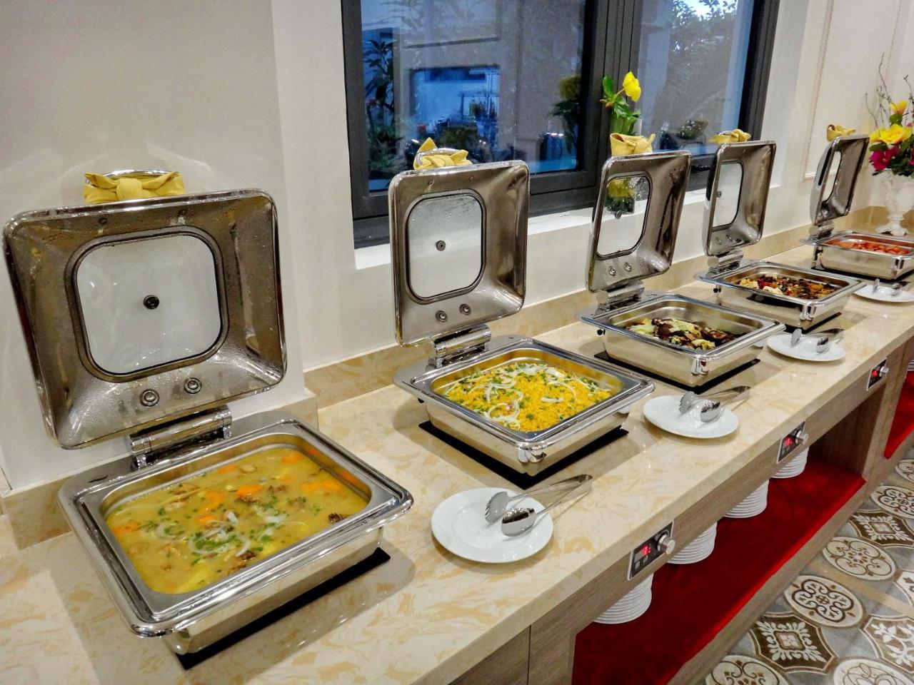 Crown Nguyen Hoang Hotel Nha Trang Bagian luar foto