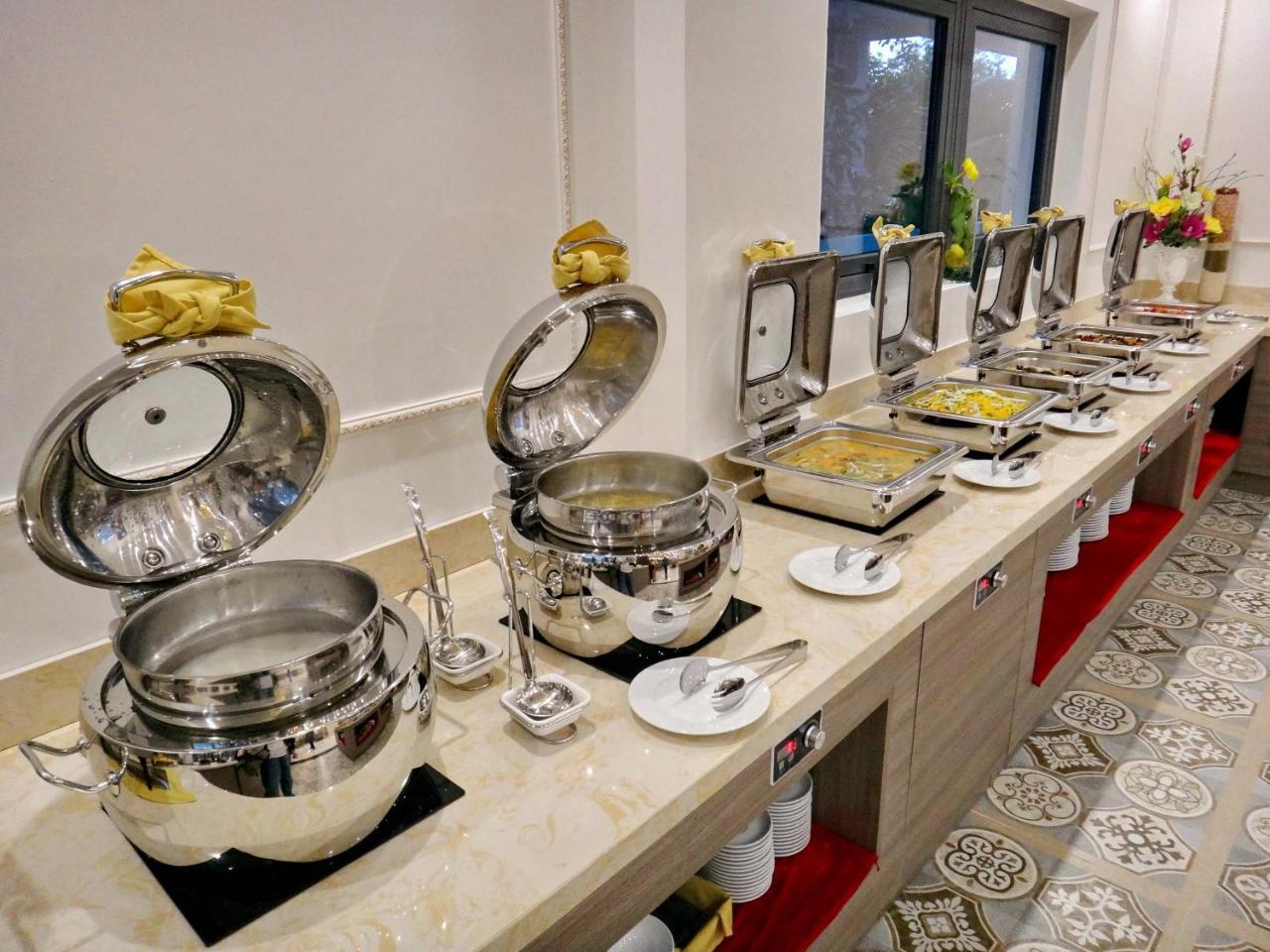 Crown Nguyen Hoang Hotel Nha Trang Bagian luar foto